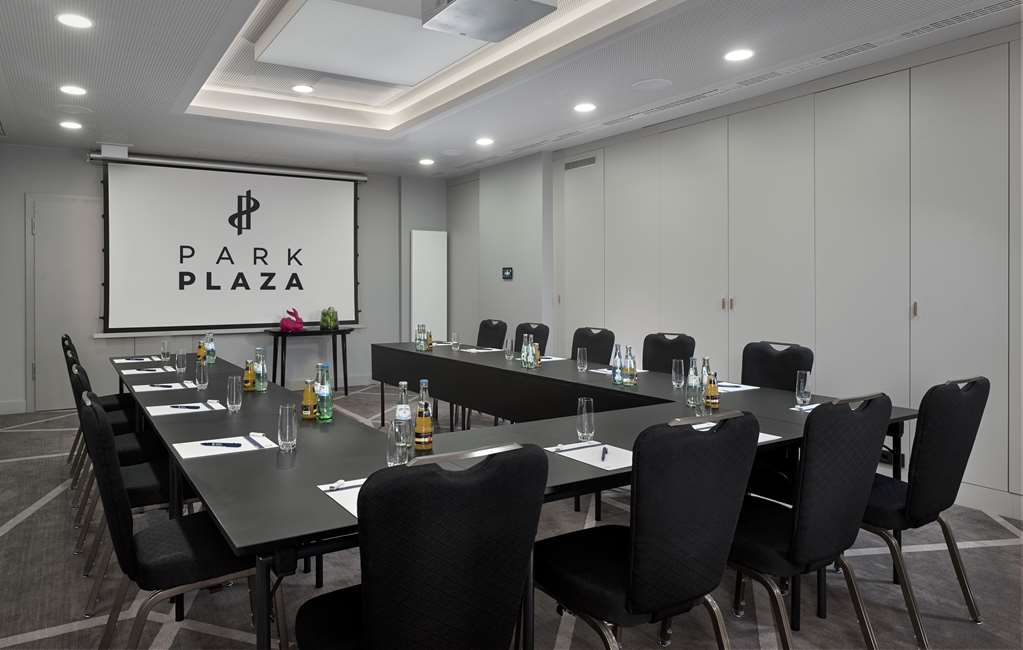 Plaza Suite U-shape