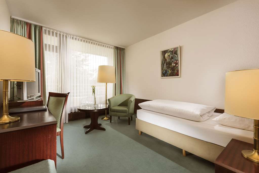 The 23 sq.m. Comfort rooms are located on the 3rd to the 5th floor with a nice view to the promenade, the "Kurpark" or the south side. All rooms offer a balcony.