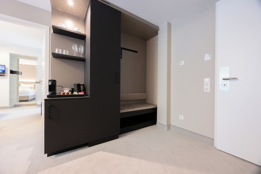 Mini-refrigerator