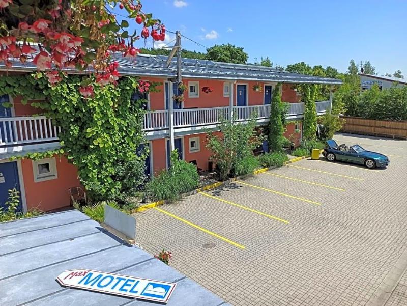 Max Hotel