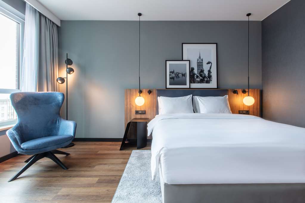 Standard queen room with view