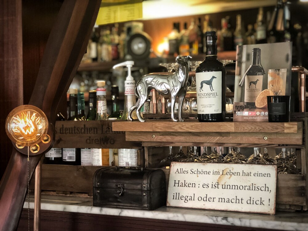 Hotel Bar