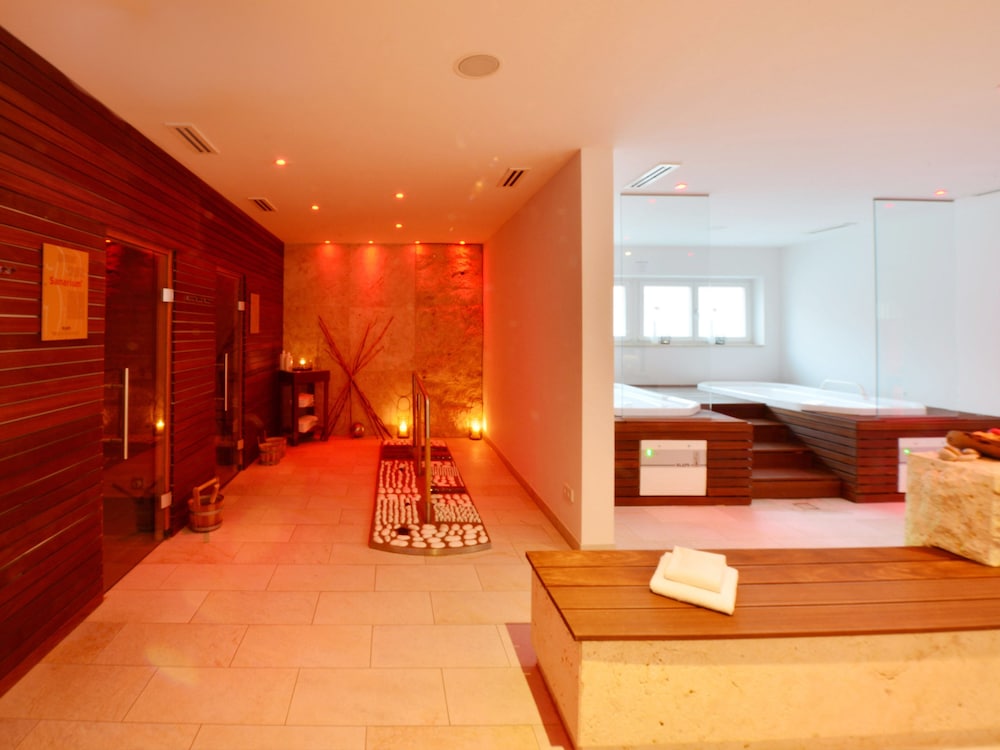 Indoor spa tub