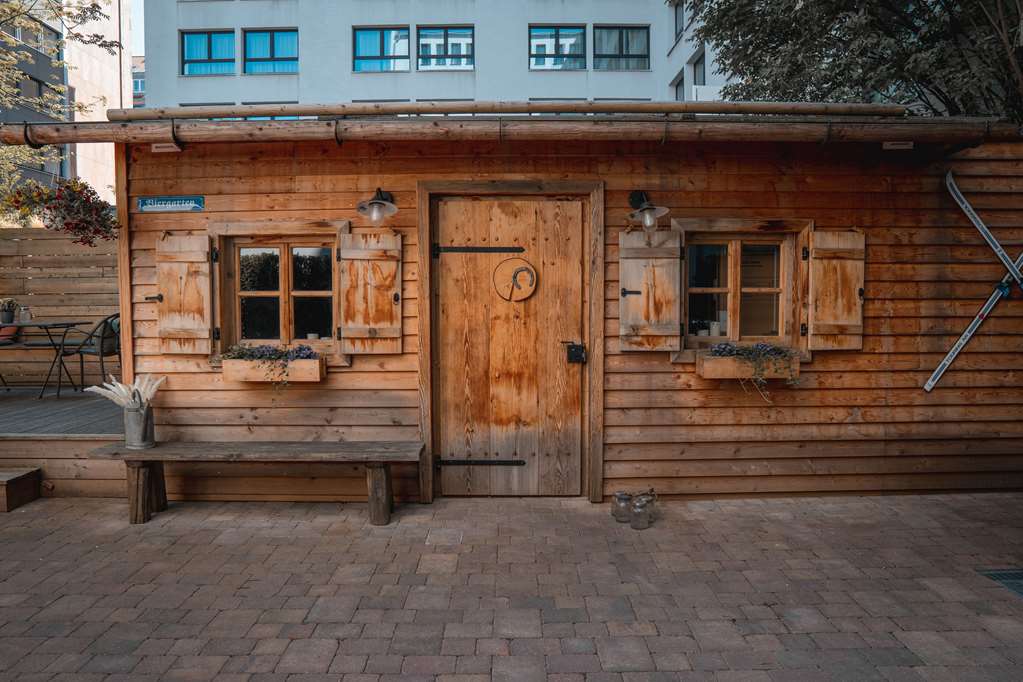 Alpine Lodge / Cocoon Hauptbahnhof