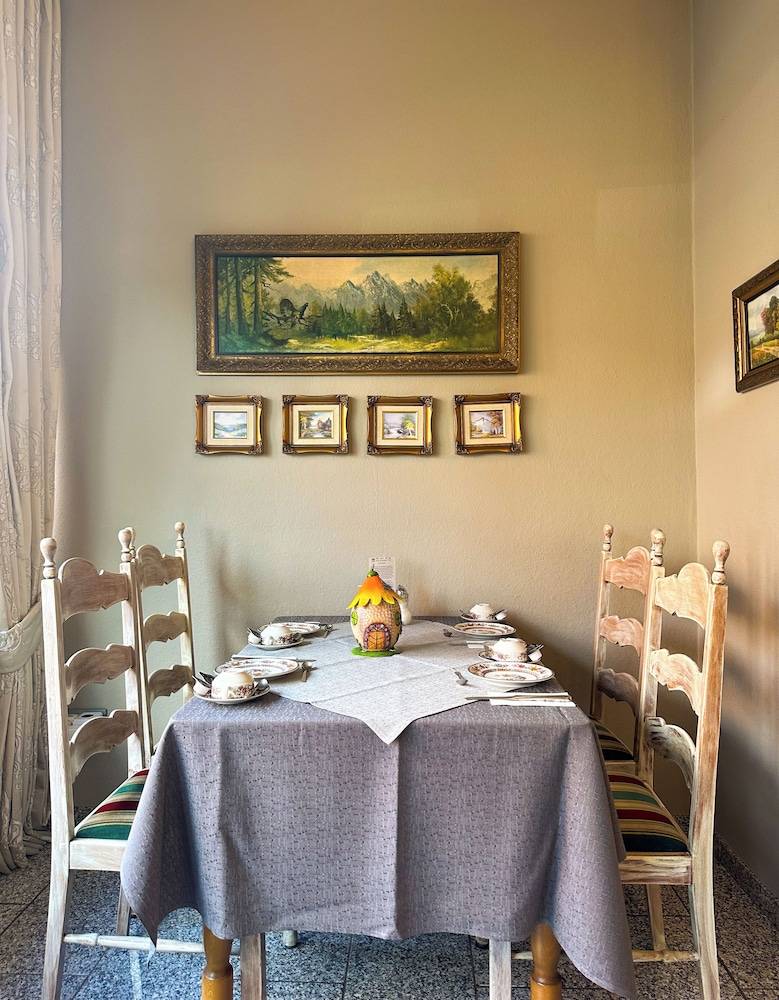 Breakfast area