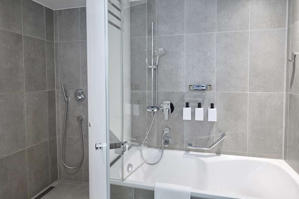 Scandic Frankfurt Museumsufer rooms master suite bathroom