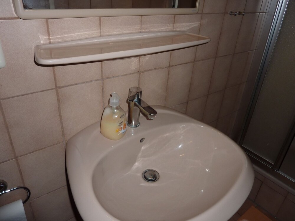 Bathroom sink