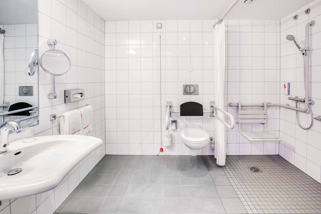 IntercityHotel Dresden, Germany - Bathroom