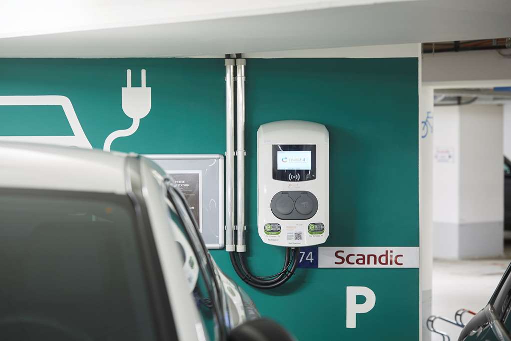 Scandic Hamburg Emporio parking garage