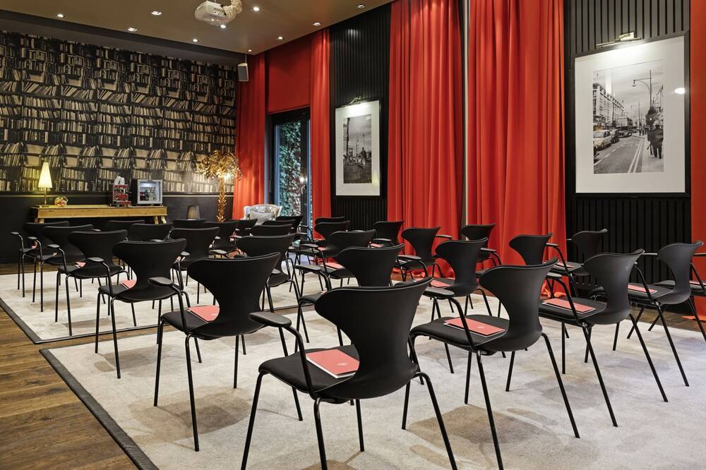 Hotel Bar