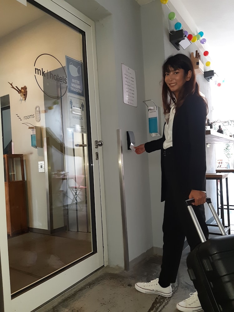 Check-in/check-out kiosk