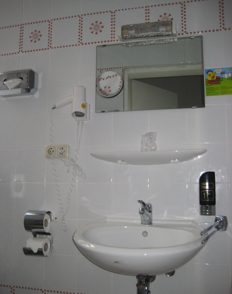 Bathroom sink