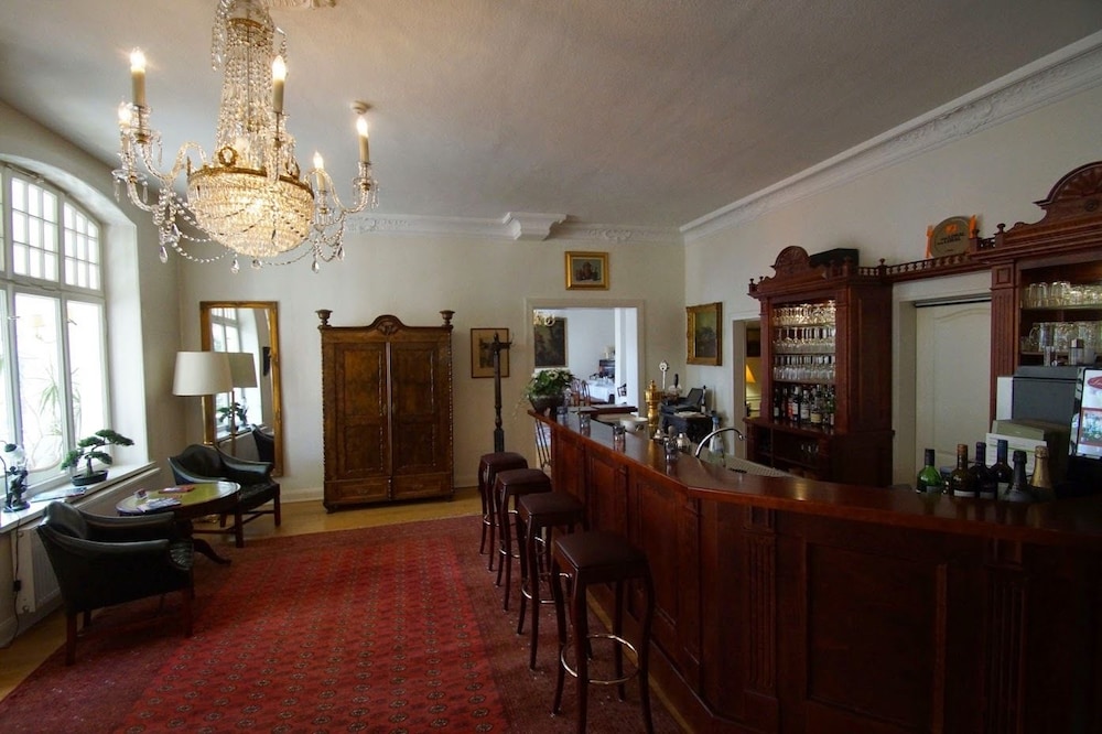 Hotel Bar