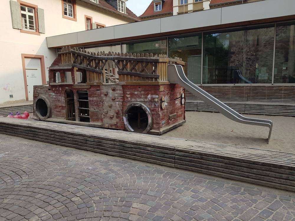 Children's play area - outdoor