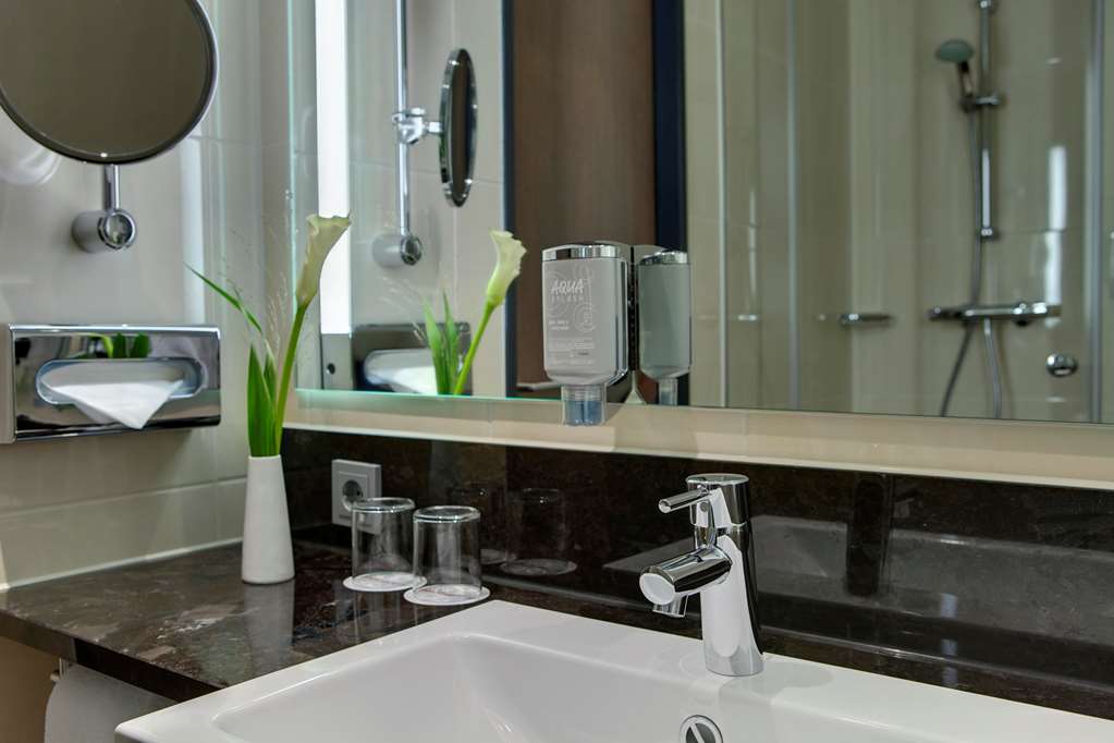 IntercityHotel Berlin Hauptbahnhof, Germany - Bathroom