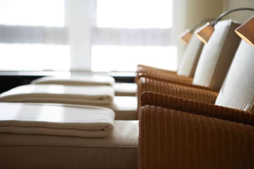 Steigenberger Hotel Hamburg - Spa Relaxing Lounge Close-Up