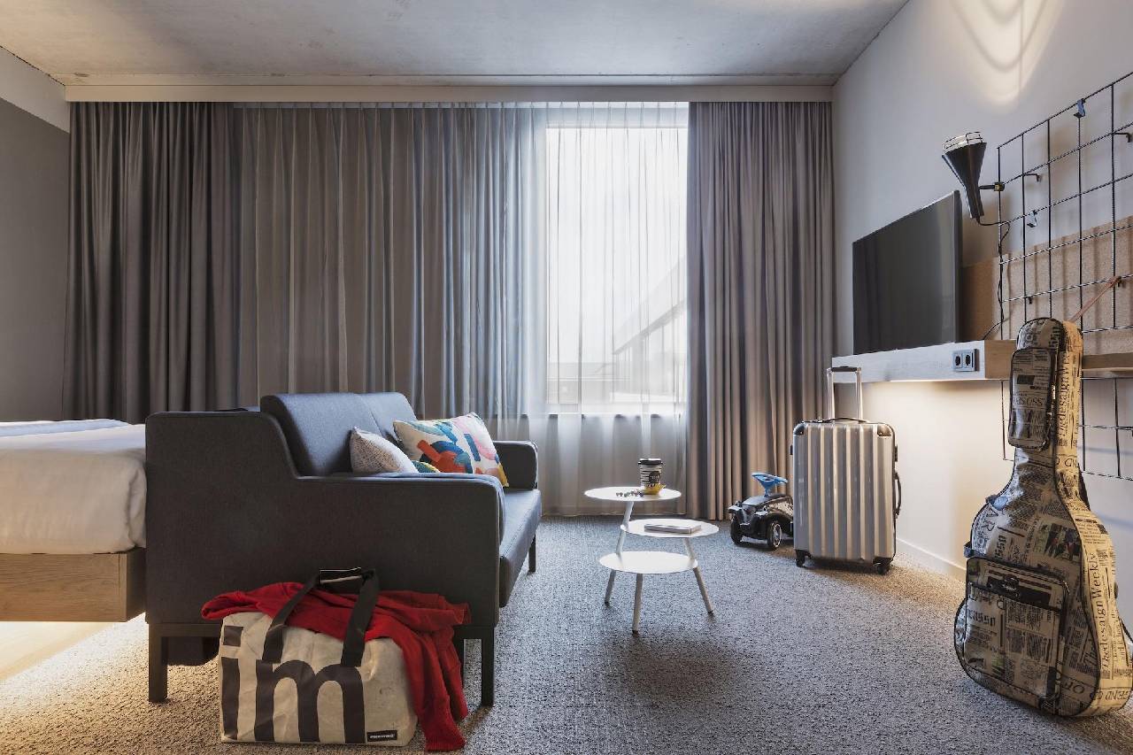 Guest room