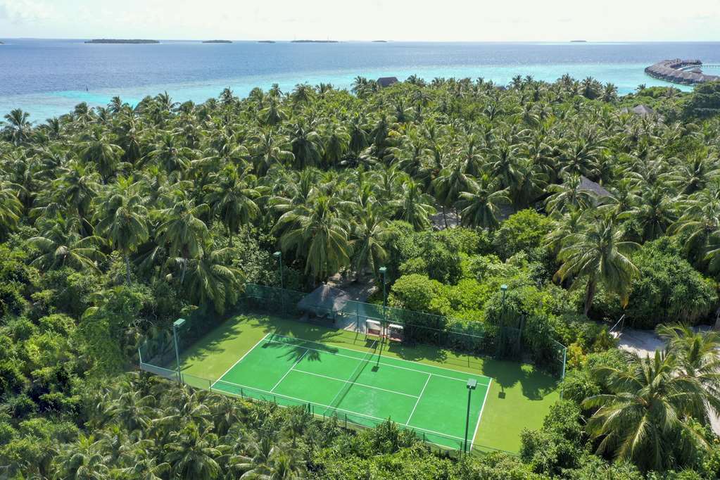 Anantara Kihavah Tennis Court