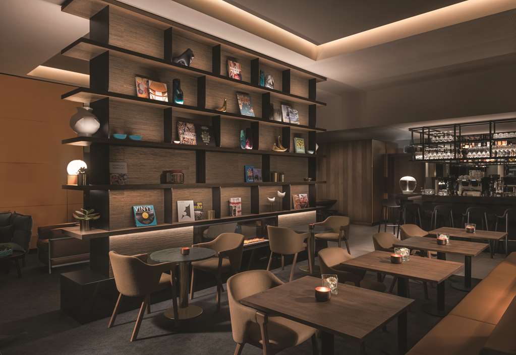 adina apartment hotel frankfurt public lounge area