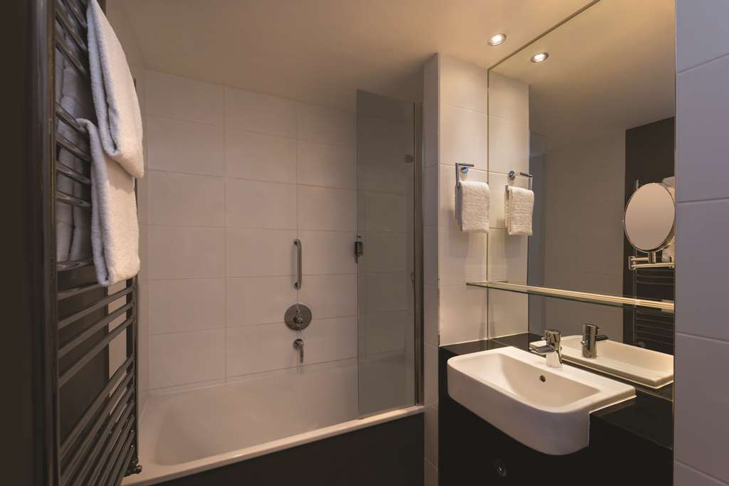 adina apartment hotel berlin checkpoint charlie two bedroom apartment bathroom