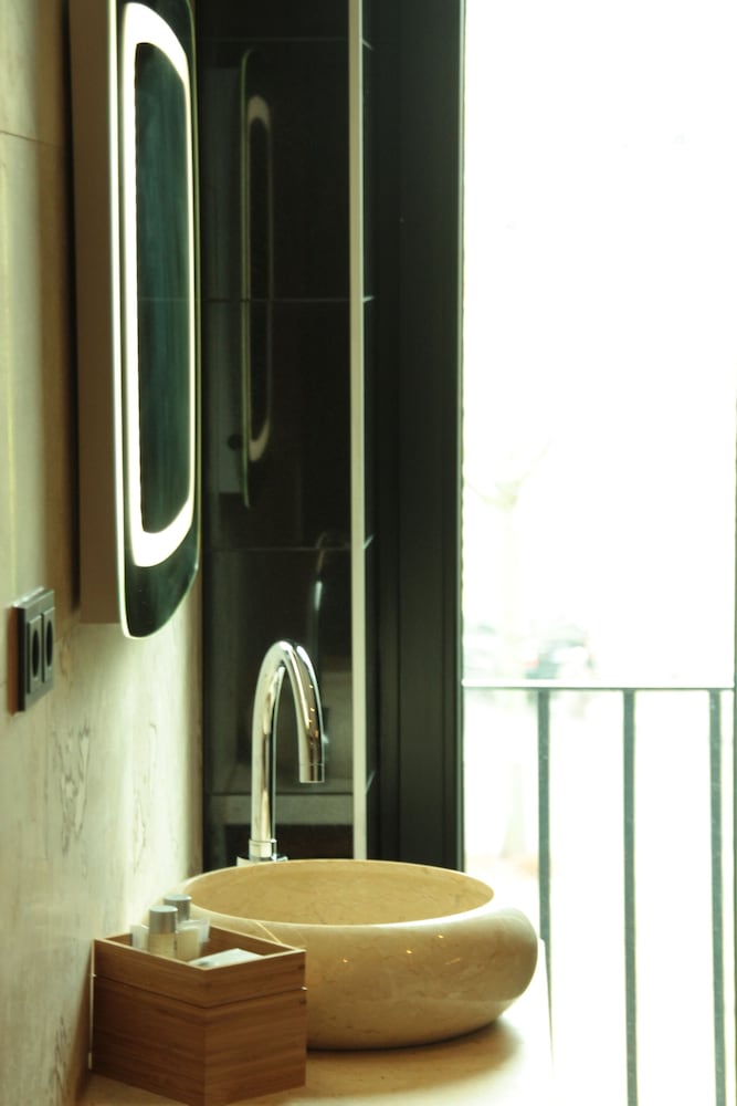 Bathroom amenities