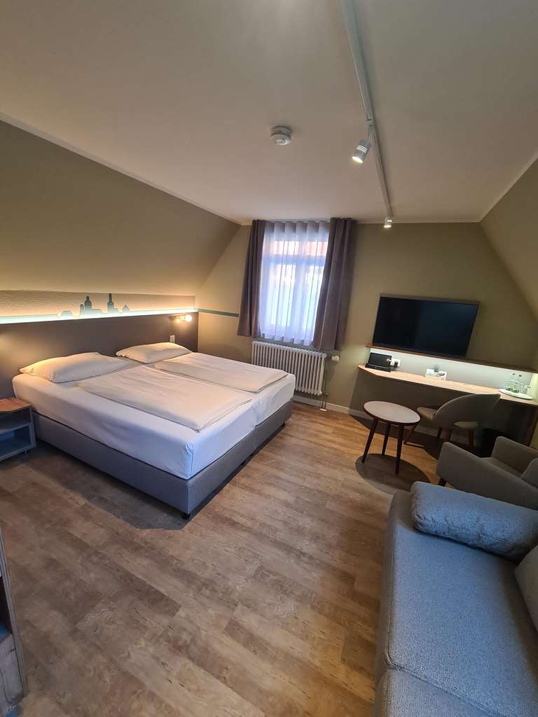 Triple room side house