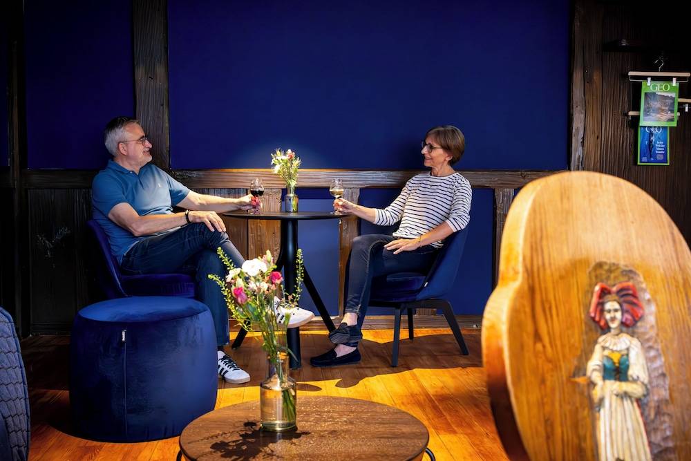 Lobby lounge