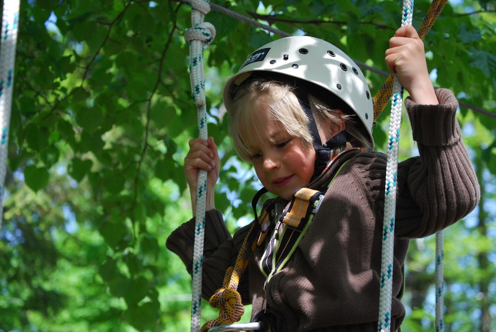 Ropes course (team building)