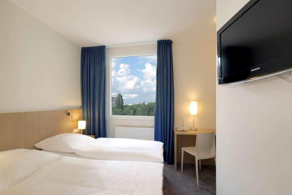 Hotel Berlin Mitte by Campanile Business roomCopyright: BARLO FOTOGRAFIK / Tobias Schneider