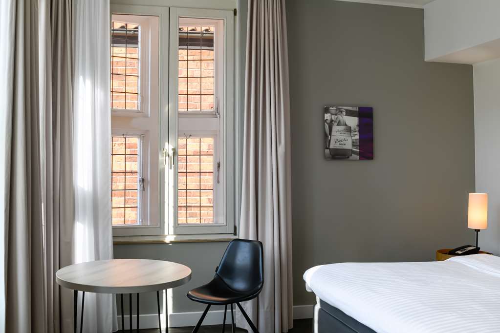 Guest room detail