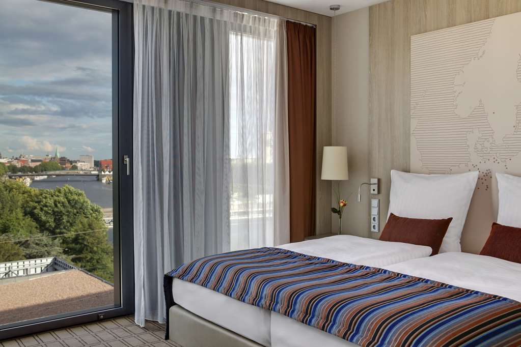 Steigenberger Hotel Bremen, Germany - Suite bedroom