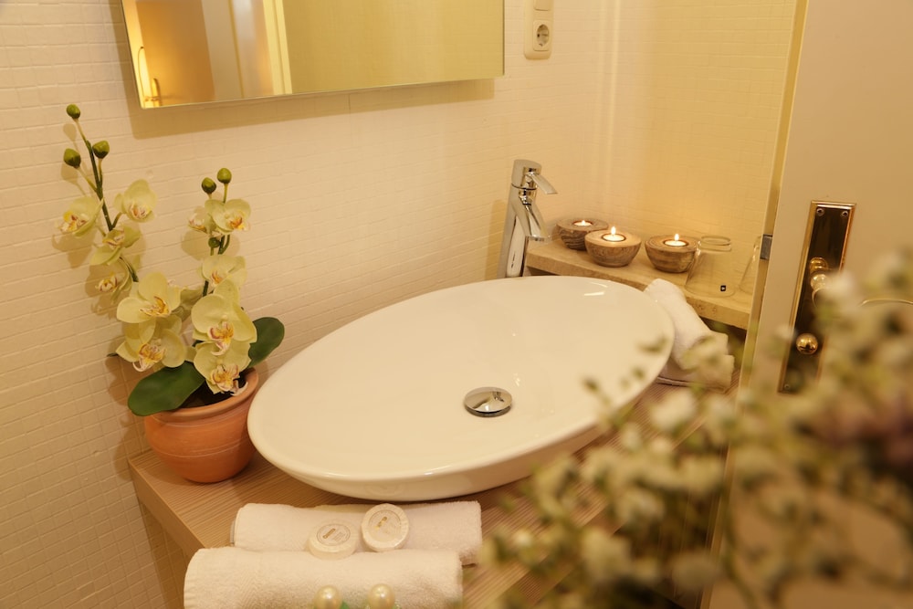 Bathroom sink