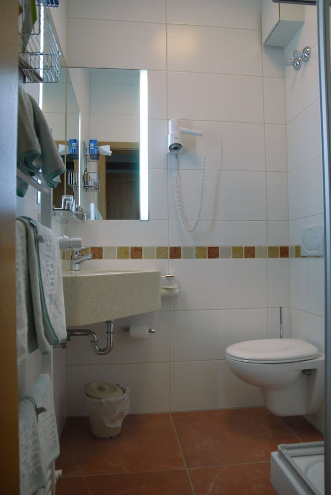 Bathroom amenities