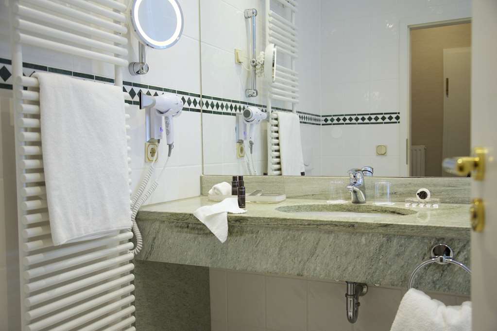 Steigenberger Hotel der Sonnenhof, Bad Woerishofen, Germany - Bathroom