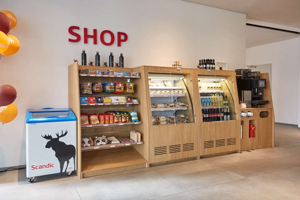 Scandic Frankfurt Museumsufer lobby shop