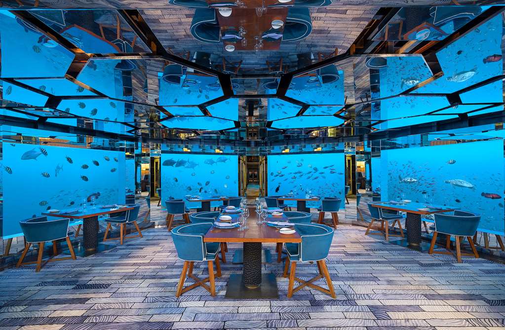SEA Underwater Restaurant Anantara Kihavah