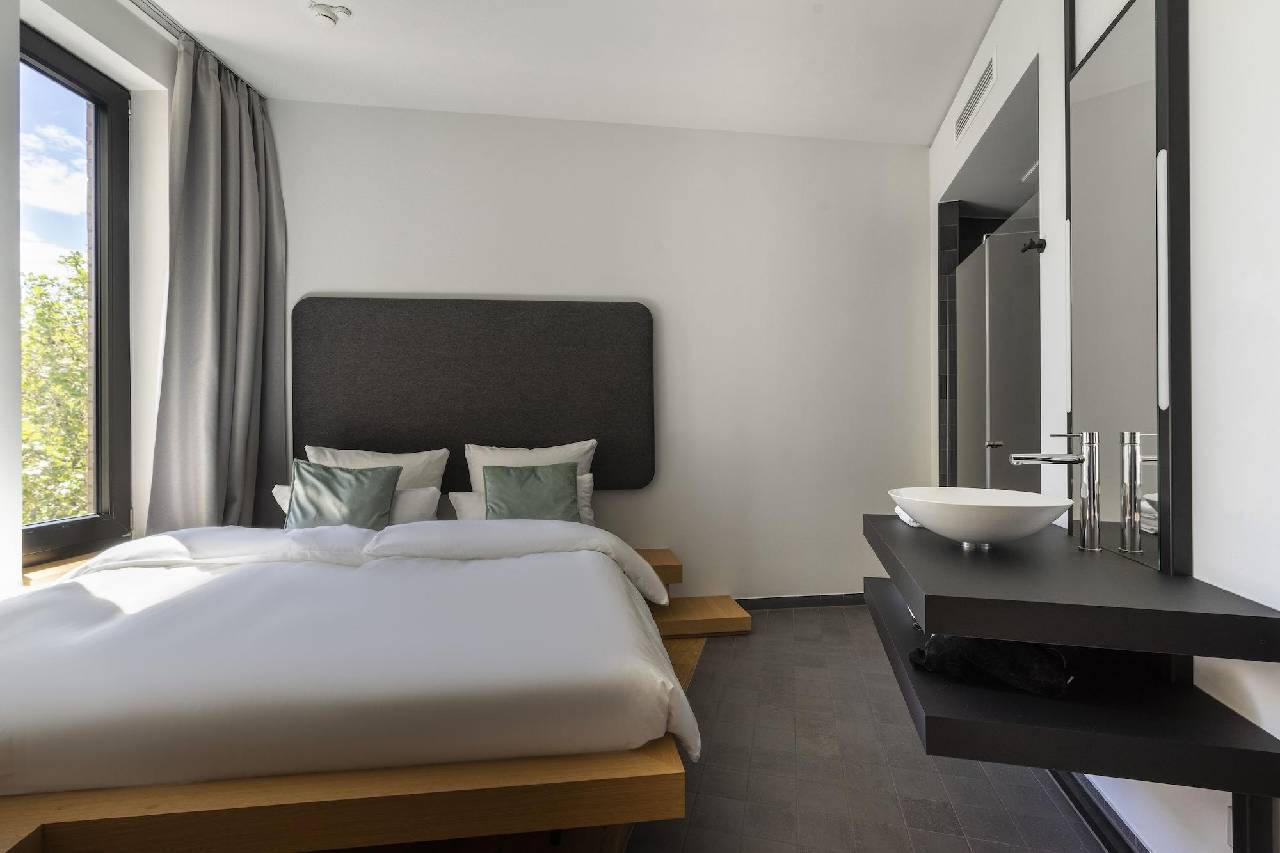 Guest room