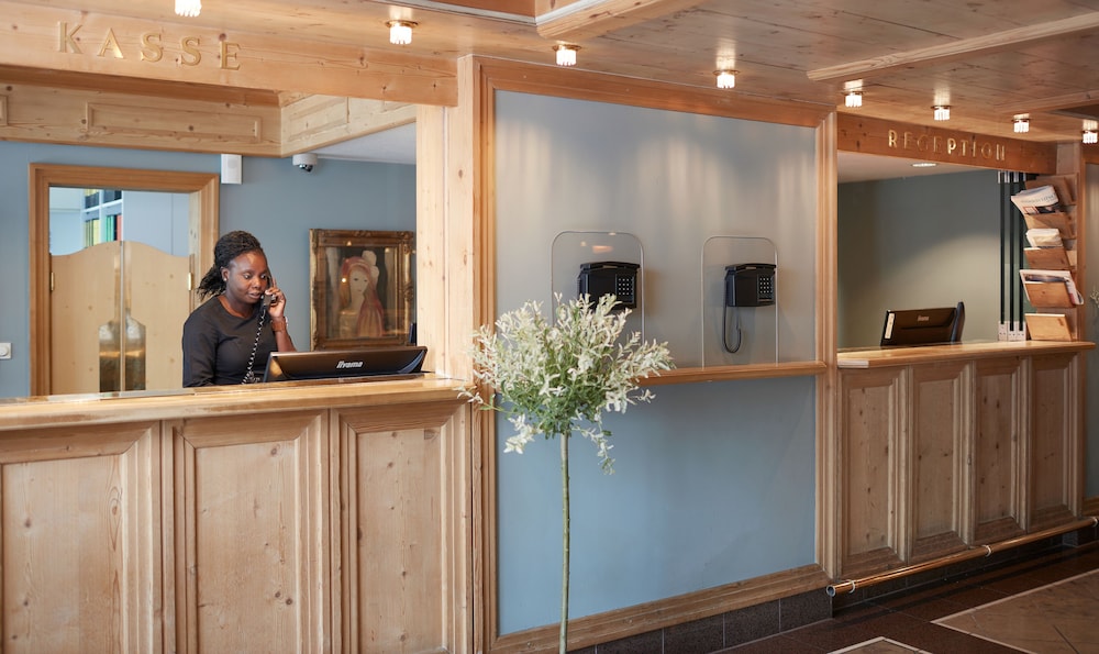 Check-in/check-out kiosk