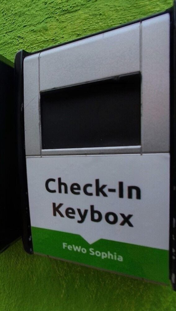 Check-in/check-out kiosk