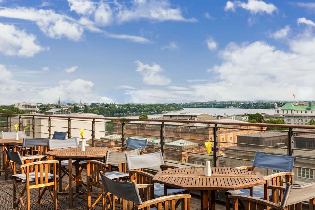 IntercityHotel Hamburg Hauptbahnhof, Germany - Terrace