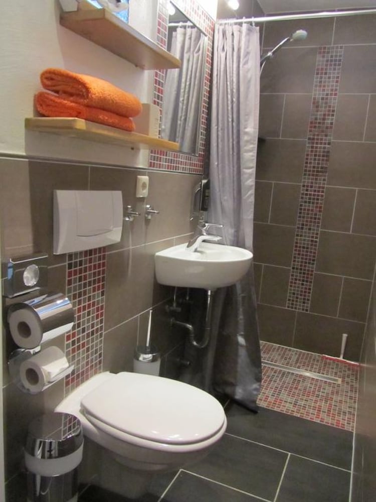 Bathroom amenities