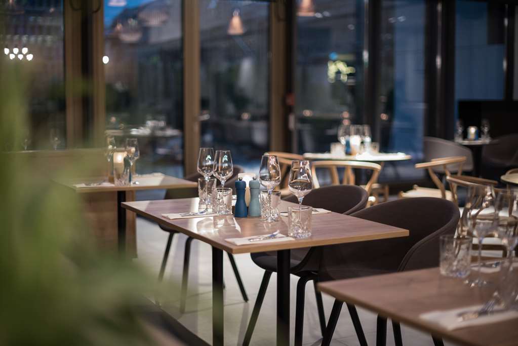 Scandic Frankfurt Museumsufer restaurant atrium