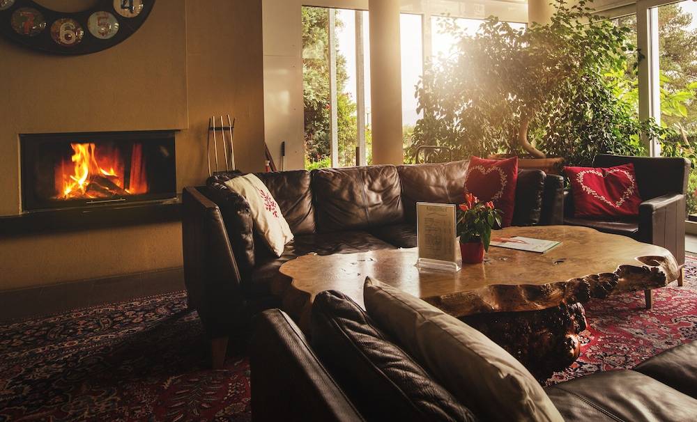 Lobby lounge