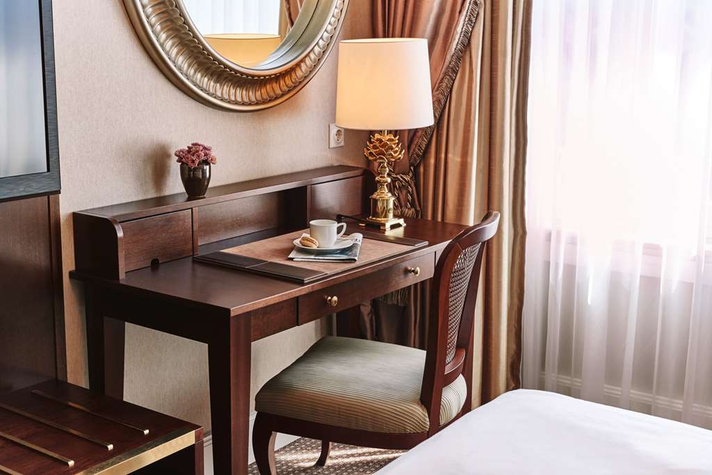 Steigenberger Parkhotel, Dusseldorf, Germany - Deluxe Room