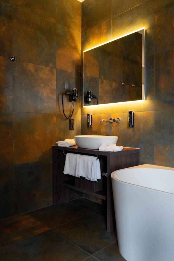 Bathroom sink