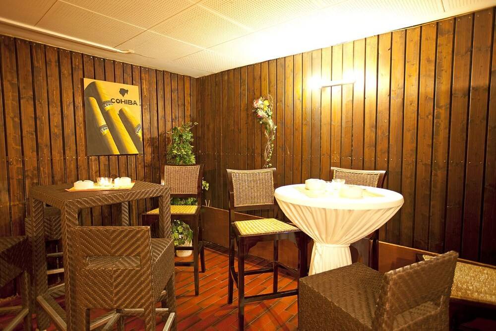 Hotel Lounge