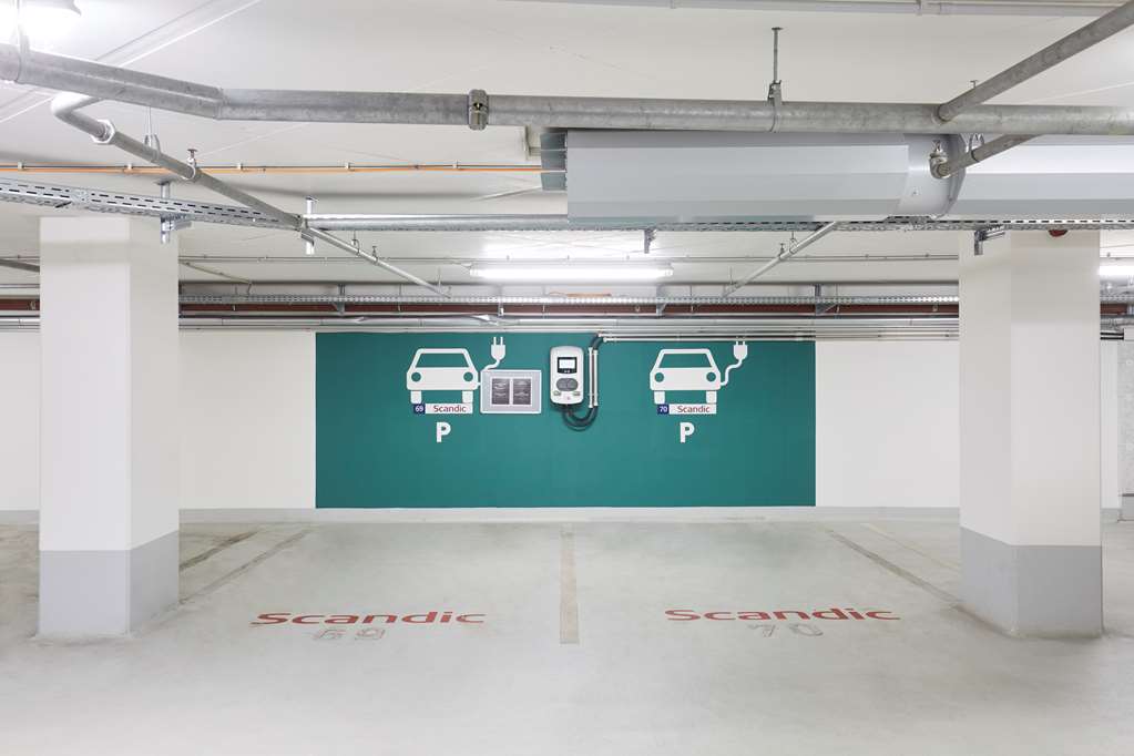 Scandic Hamburg Emporio parking garage