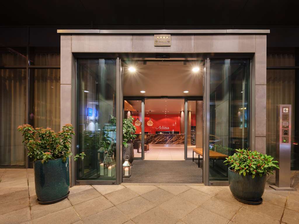 adina apartment hotel frankfurt neue oper entrance
