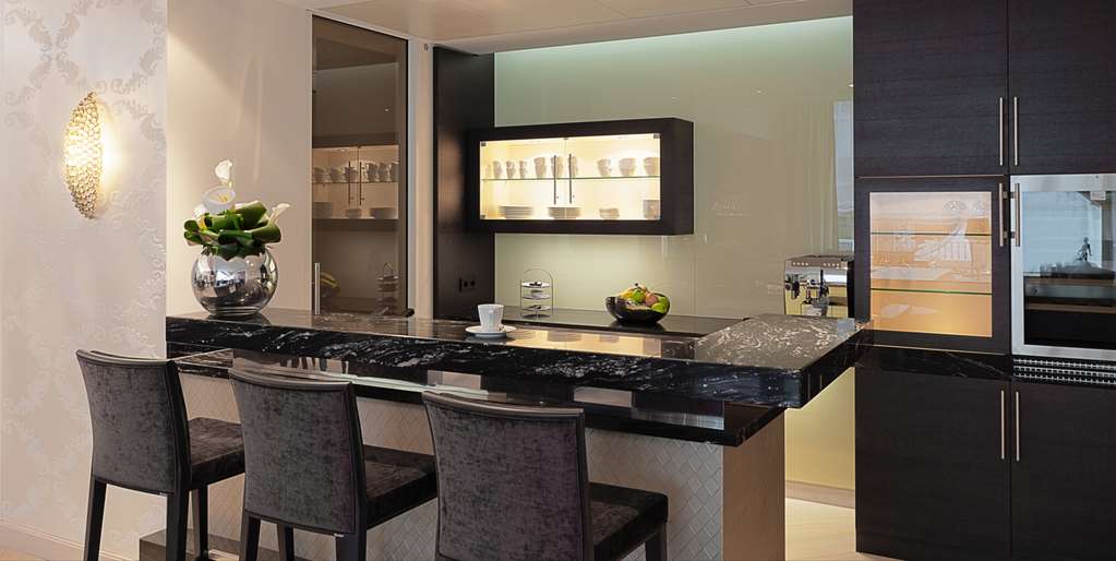 Steigenberger Grandhotel Handeslhof, Leipzig, Germany - Presidential Suite kitchen