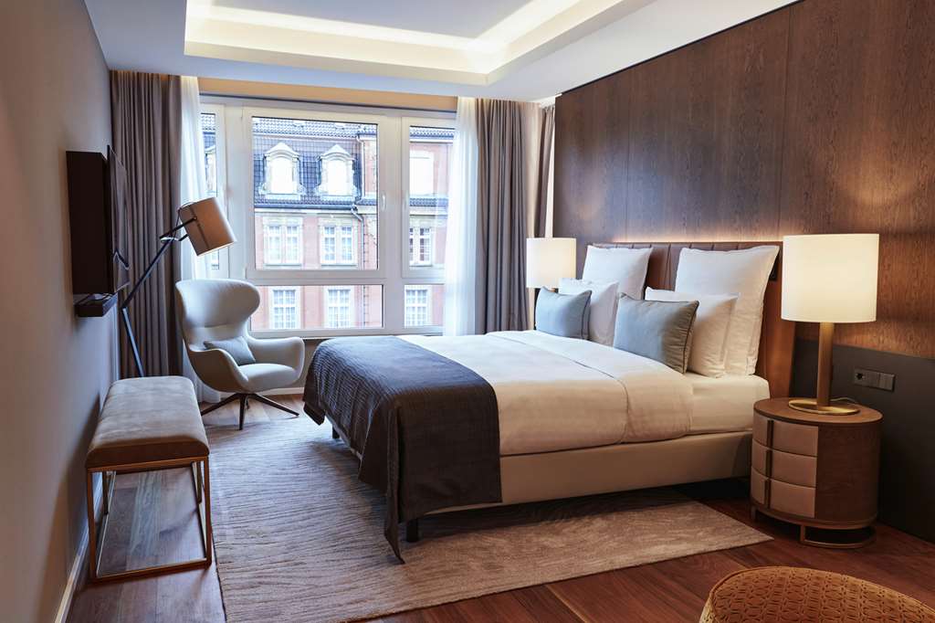 Steigenberger Hotel Hamburg - Pr�sidentensuite King Bed
